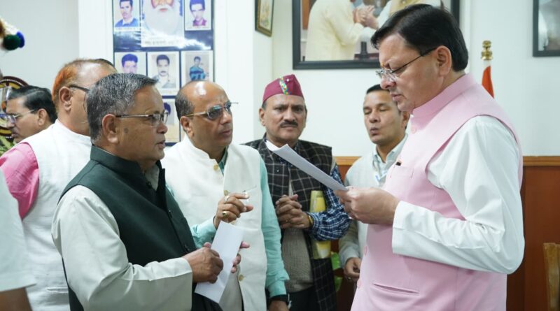 यमुनाघाटी में विभिन्न सड़कों के निर्माण के मुद्दे पर सीएम धामी से मिले मनवीर चौहान