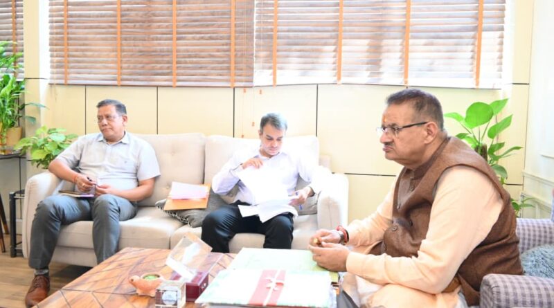 कैबिनेट मंत्री जोशी ने की मसूरी विधानसभा क्षेत्र की सड़कों से संबंधित विकास कार्यो की समीक्षा ,कार्यों में तेजी लाने की हिदायत