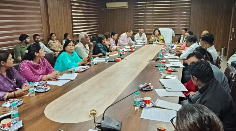 बाल आयोग अध्यक्ष डॉ गीता खन्ना ने उत्तराखंड में बच्चों के अधिकारों की सुरक्षा, बाल अपराधों की रोकथाम व संबंधित विभागों के बीच बेहतर समन्वय स्थापित करने पर दिया जोर