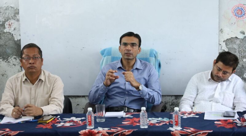 आला अधिकारियों संग ग्राउड जीरो पर पहुंचे डीएम सविन बंसल, आपदाग्रस्त क्षेत्र सेरागांव सहस्त्रधारा में पुनर्निर्माण कार्यों को परखा