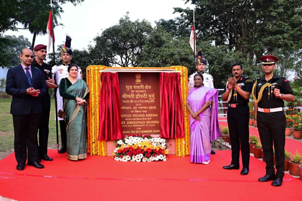 राष्ट्रपति द्रौपदी मुर्मू ने राष्ट्रपति निकेतन में किया  फुट ओवर ब्रिज और घुड़सवारी क्षेत्र  उद्घाटन