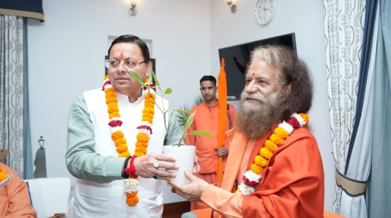 संत समाज ने सीएम धामी को दिया आशीर्वाद, ‘देवभूमि का धर्म-संरक्षक’ बताया 