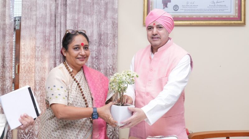 स्पीकर ऋतु खंडूड़ी ने श्री दरबार साहिब में टेका मत्था,एसजीआरआर यूनिवर्सिटी के प्रेसीडेंट श्रीमहंत देवेन्द्र दास  महाराज से की शिष्टाचार भेंट