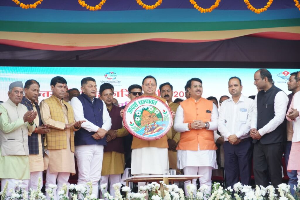 सीएम पुष्कर  धामी ने किया ‘आदर्श चम्पावत’ लोगो का विमोचन