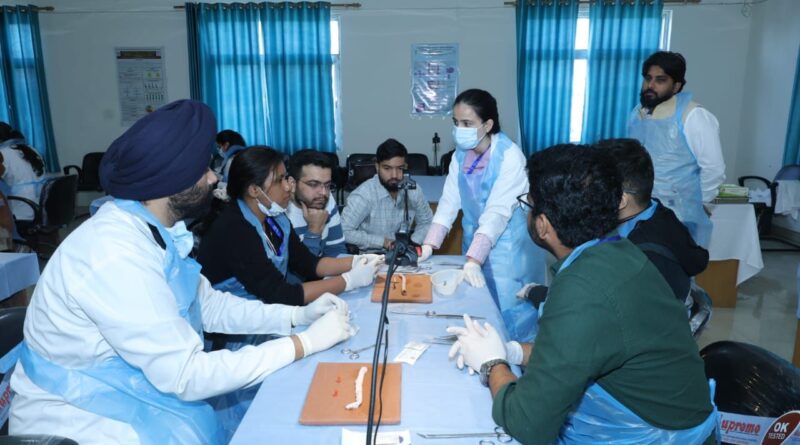 श्री महंत इन्द्रेश अस्पताल के सर्जिकल ऑन्कोलॉजी विभाग ने  स्नातकोत्तर प्रशिक्षुओं के लिए माइक्रोवैस्कुलर रिकंस्ट्रक्शन पर आयोजित की हैंड्स-ऑन कार्यशाला