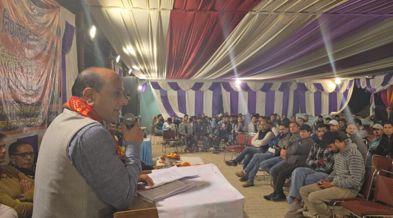 यमुनोत्री विस युवा संवाद कार्यक्रम:  चौहान ने युवाओं से संवाद कर सुनी जन समस्याएं, कई मामलों का मौके पर समाधान