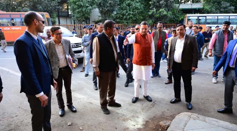 और जब औचक निरीक्षण को अचानक आईएसबीटी देहरादून  पहुंचे मुख्यमंत्री धामी , प्रशासनिक अधिकारियों में मचा हड़कंप, गंदगी देख जताई नाराजगी