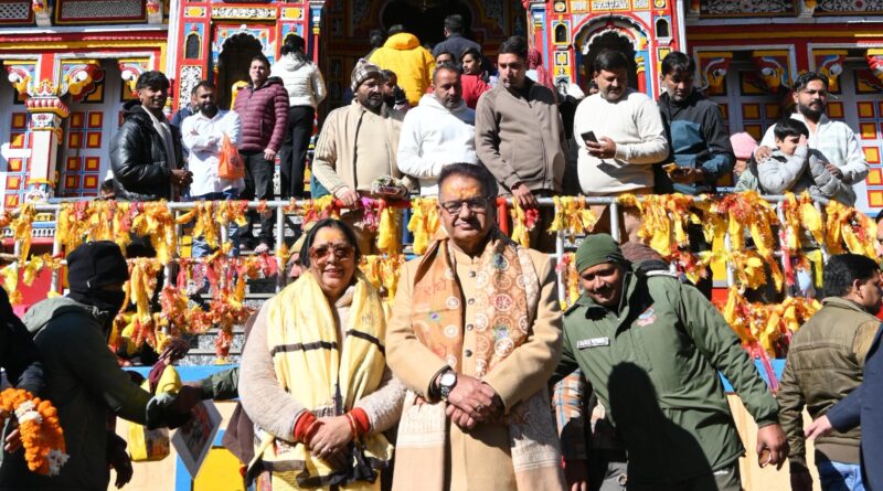 बदरीनाथ धाम में परिवार संग पहुंचे कृषि मंत्री जोशी,   पूजा-अर्चना कर प्रदेशवासियों की सुख-समृद्धि की कामना