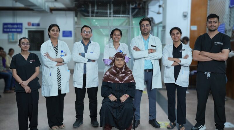 श्री महंत इन्दिरेश अस्पताल के डाॅक्टरों ने महिला की गर्दन से निकाला 1 किलोग्राम का ट्यूमर, Hospital के चेयरमैन श्रीमहंत देवेन्द्र दास  महाराज ने ईएनटी विभाग की टीम को दी बधाई 