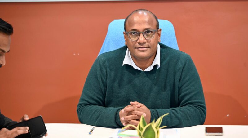 मुख्य निर्वाचन अधिकारी डॉ पुरुषोत्तम ने की राजनैतिक दलों के साथ बैठक, कहा – उत्तराखण्ड में BLA और BLO के समंजस्य से आसानी से सम्पादित होगा SIR 