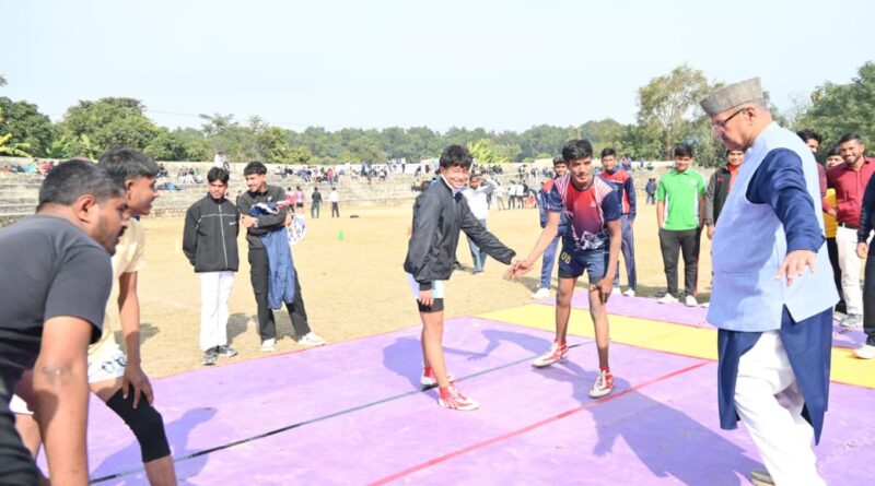 कैबिनेट मंत्री  जोशी ने बच्चों के साथ कबड्डी खेलकर किया खेल सांसद महोत्सव का शुभारम्भ , कहा – खेल व्यक्ति के सर्वांगीण विकास के लिए बेहद जरूरी