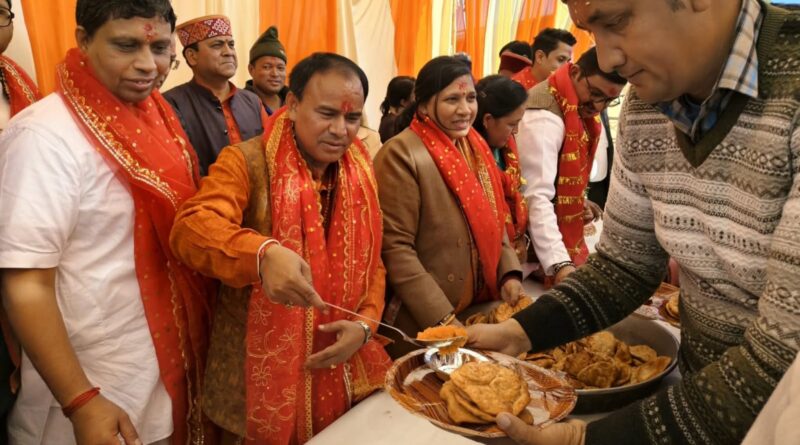 बूंखाल मेले में शामिल हुए आचार्य बालकृष्ण और स्वास्थ्य मंत्री डॉ. रावत ,कहा –  मेला उत्तराखंड की सांस्कृतिक और आध्यात्मिक पहचान का आद्वितीय प्रतीक