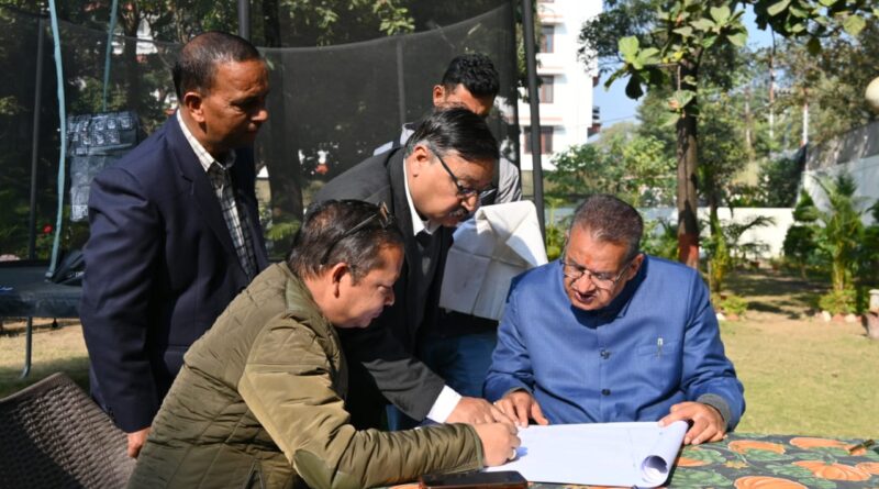 कैबिनेट मंत्री जोशी ने की अफसरों को ताकीद –  सड़क चौड़ीकरण के दौरान स्थानीय निवासियों एवं व्यापारियों को नुकसान ना पहुंचे 