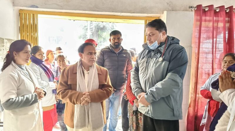 जौनसार बाबर क्षेत्र का दो दिवसीय भ्रमण :  कैबिनेट मंत्री   डॉ रावत ने जनजातीय क्षेत्र के विद्यालयों एवं चिकित्सा इकाइयों का किया औचक निरीक्षण