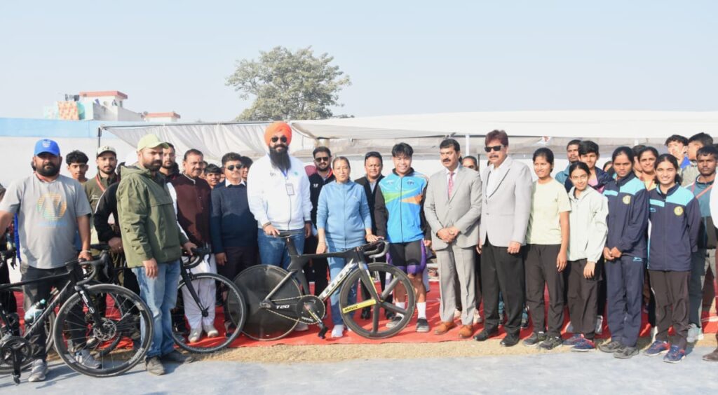 रुद्रपुर में खेल मंत्री रेखा आर्या ने नेशनल ट्रैक साइकिलिंग चैंपियनशिप के खिलाड़ियों का बढ़ाया उत्साह, देश भर के 600 से ज्यादा साइकिलिस्ट कर रहे हैं शिरकत