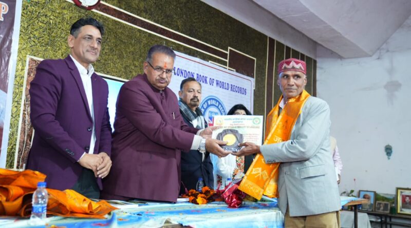 अखिल भारतीय कवि सम्मेलन एवं साहित्यकार सम्मान समारोह में शामिल हुए कैबिनेट मंत्री जोशी, कहा –  संवेदनशील और संस्कारित समाज के निर्माण में साहित्यकारों की अहम भूमिका 