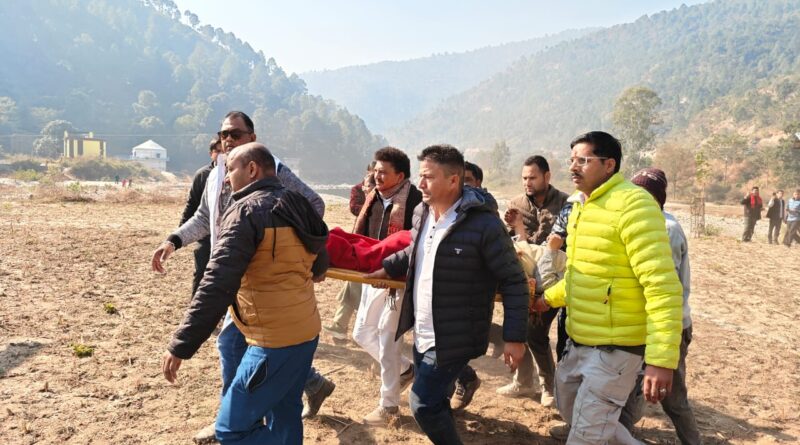 उत्तराखंड में बड़ा सड़क हादसा : अल्मोड़ा में  खाई में गिरी, यात्रियों से भरी बस , 7 की मौत, 12 घायल