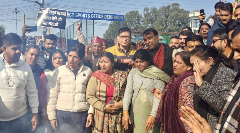 भाजपा महिला मोर्चा ने अंकिता मर्डर मामले में भ्रम की राजनीति करने पर फूंका कांग्रेस का पुतला , प्रदेशभर में किया प्रदर्शन