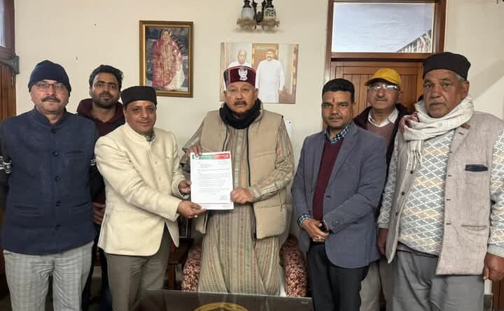 भाजपा के प्रदेश मीडिया प्रभारी मनवीर  चौहान ने पर्यटन मंत्री सतपाल महाराज से की मुलाकात –  नौगांव व चिन्याली सौड में मार्ग और आवास गृह की मांग 