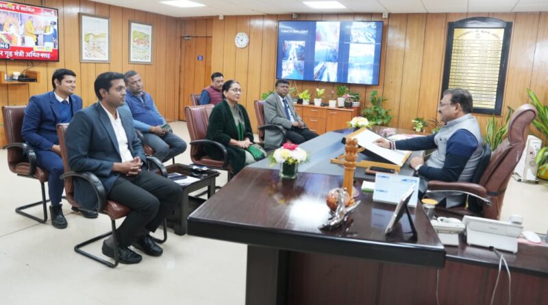 उत्तर रेलवे से सम्बन्धित प्रकरणों एवं परियोजनाओं के सम्बन्ध में मंथन ,  मुख्य सचिव आनंद बर्द्धन के साथ मण्डल रेल प्रबन्धक, उत्तर रेलवे मुरादाबाद  विनीता श्रीवास्तव ने की अहम मीटिंग