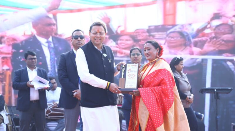 उत्तराखण्ड महोत्सव रोहिणी सीजन–02’ में शामिल हुए सीएम धामी,  कहा – लोक संस्कृति को विकास से जोड़ने की दिशा में सरकार लगातार कार्यरत , कई लोगों को किया सम्मानित