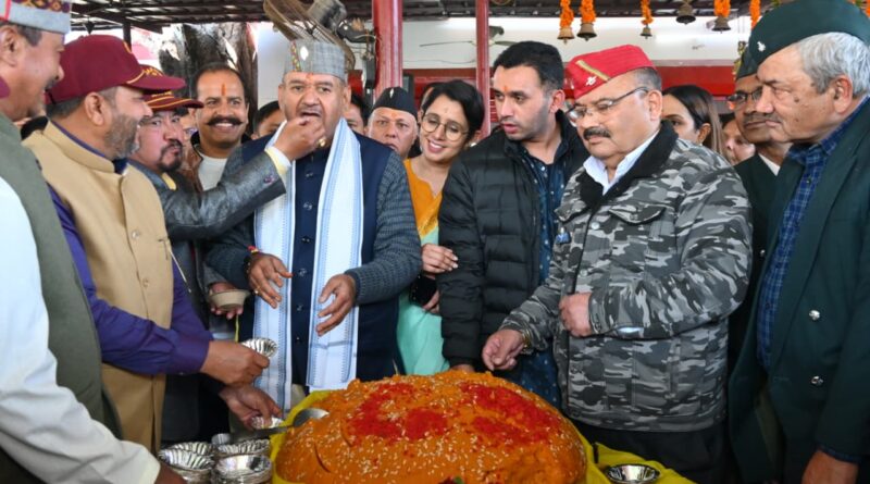 उत्सव के रूप में मनाया गया कैबिनेट मंत्री  जोशी का जन्मदिन,  मुख्यमंत्री धामी और पूर्व सीएम कोश्यारी भी  मुबारकबाद देने पहुंचे 