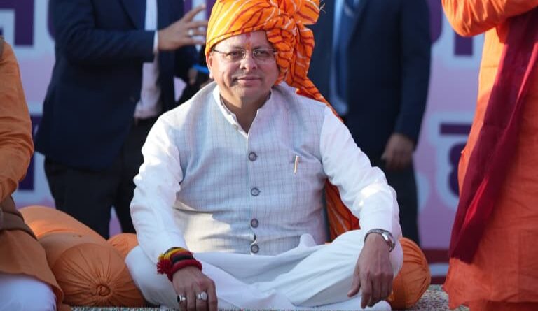 हरिद्वार में मुख्य सेवक की चौपाल में  ग्राम प्रधानों एवं स्थानीय नागरिकों ने रखी अपनी-अपनी समस्याएं, मुख्यमंत्री धामी ने खाट पर बैठकर किया समस्याओं का समाधान