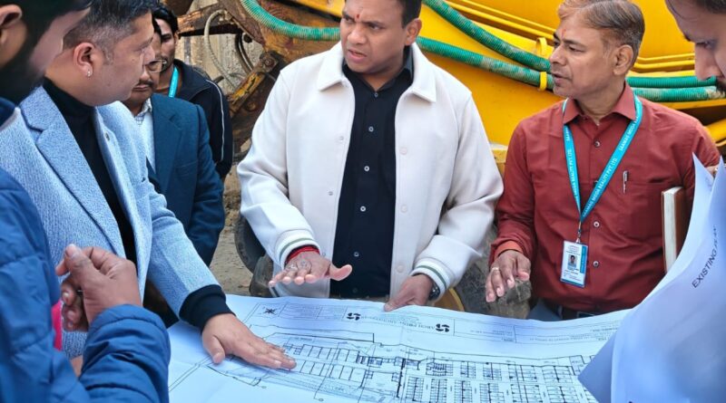 आवास सचिव डॉ आर राजेश ने एमडीडीए की तीन महत्वपूर्ण परियोजनाओं का मौके पर जाकर लिया जायजा, कहा – यातायात, पार्किंग और व्यापारिक गतिविधियों से जुड़ी समस्याओं का स्थायी समाधान धामी सरकार की प्राथमिकता