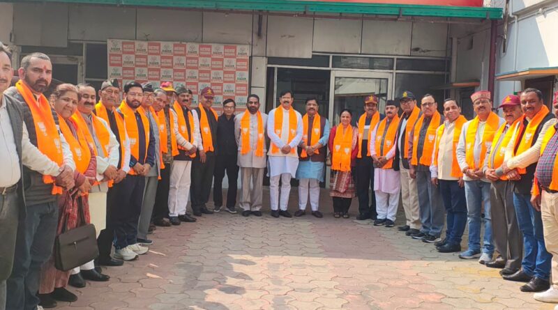 बड़ी संख्या में पूर्व सैनिक भाजपा में हुए शामिल- देशविरोधी राजनीति के खिलाफ पूर्व सैनिकों ने पार्टी  में जताया भरोसा