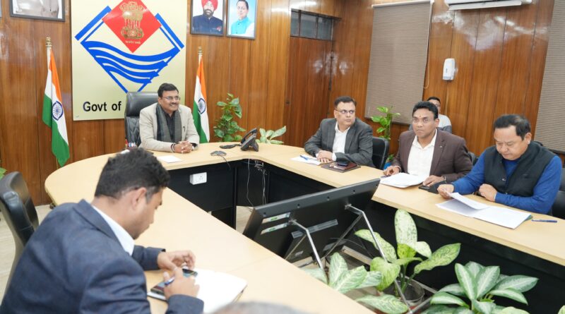 नैनीताल एवं मसूरी से संबंधित समस्याओं पर उच्चस्तरीय समीक्षा, दोनों टूरिस्ट डेस्टिनेशन को लेकर यातायात, सुरक्षा, सैनिटेशन एवं सौंदर्यकरण पर व्यापक चर्चा