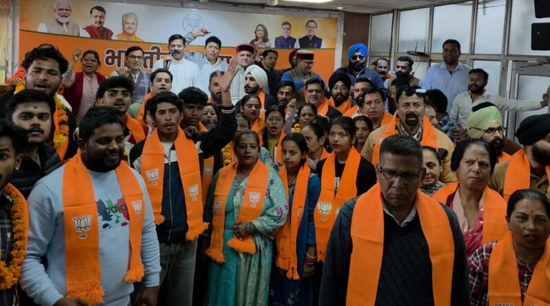 और बढ़ा कुनबा – कांग्रेस, बसपा व अन्य दलों के सैकड़ों कार्यकर्ता हुए भाजपा में शामिल, महेंद्र भट्ट ने कहा, मिशन 2027 का टारगेट हासिल करने के लिए जुटे सभी
