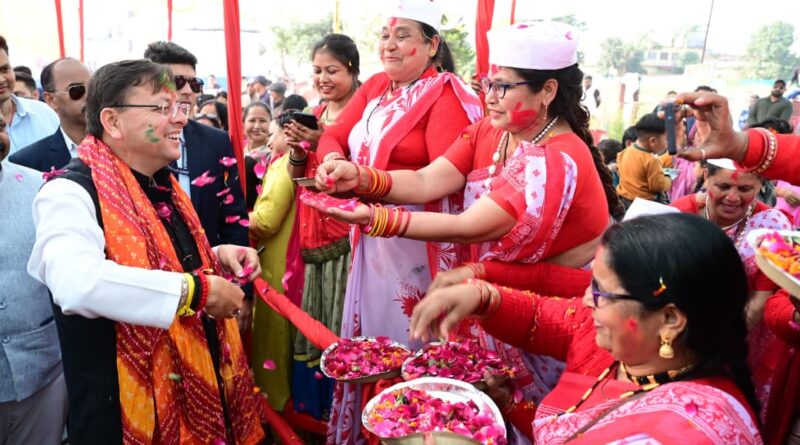 दियूरी, खटीमा में होली मिलन समारोह में शामिल हुए मुख्यमंत्री धामी, कहा – होली हमारी समृद्ध लोक परंपरा और सांस्कृतिक पहचान का प्रतीक