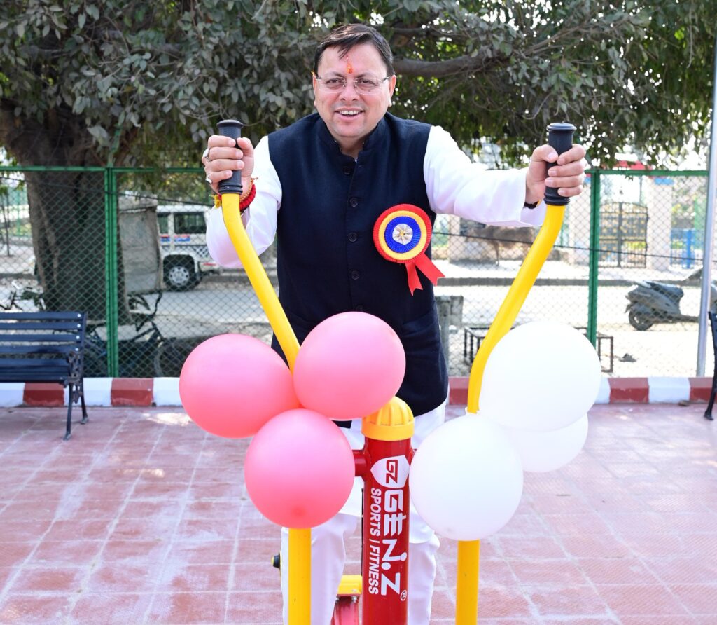सीएम धामी ने लोहियाहेड में किया नवनिर्मित ओपन जिम का  लोकार्पण, खुद एक्सरसाइज की , क्रिकेट खेलकर खिलाड़ियों का होंसला बढ़ाया, कहा –  देवभूमि अब बन रही है खेलभूमि” 