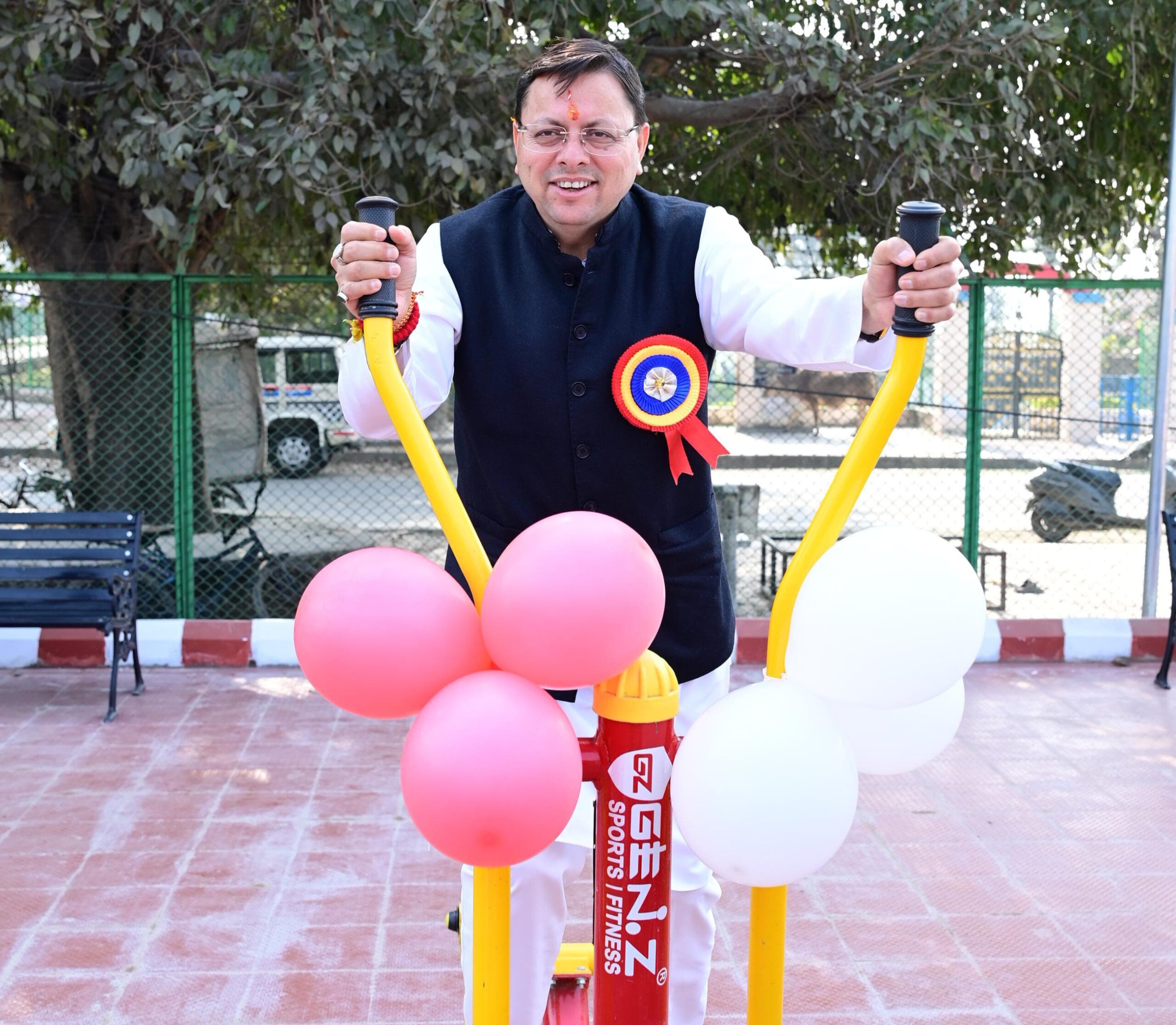 सीएम धामी ने लोहियाहेड में किया नवनिर्मित ओपन जिम का  लोकार्पण, खुद एक्सरसाइज की , क्रिकेट खेलकर खिलाड़ियों का होंसला बढ़ाया, कहा –  देवभूमि अब बन रही है खेलभूमि” 