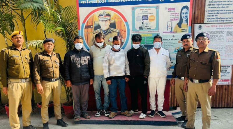 युवक की किडनैपिंग और फिरौती के खेल का पुलिस ने किया खुलासा, चंद घंटों में ही गिरफ्त में आये 5 शातिर अभियुक्त