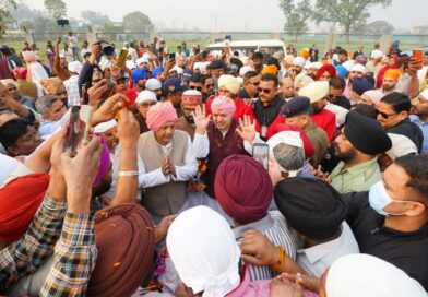 94 फीट ऊंचे नए ध्वजदण्ड को कंधों पर उठाकर श्री दरबार साहिब पहुंची संगतें,  श्री दरबार साहिब लाए गए नए ध्वजदण्ड का परंपरा के अनुसार विधि विधान से हुआ पूजन