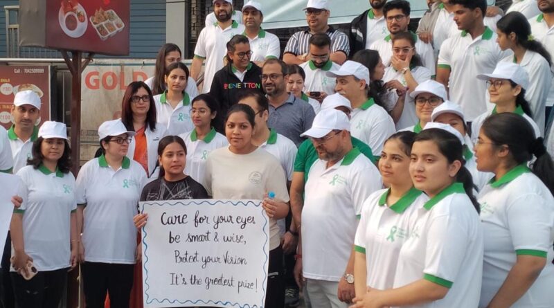 इन्दिरेश अस्पताल के नेत्र रोग विभाग ने ग्लूकोमा से बचाव का दिया संदेश विश्व ग्लूकोमा सप्ताह  पर वाॅकथाॅन का किया आयोजन