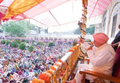 दरबार साहिब व  झण्डा साहिब में चला दर्शनों व मनौतियों का क्रम, श्रीमहंत देवेन्द्र दास महाराज ने संगतों को दिए दर्शन व आशीर्वाद