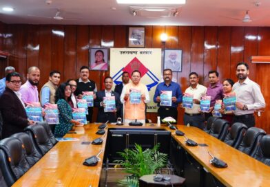 मुख्यमंत्री धामी ने किया उत्तराखण्ड सचिवालय बैडमिंटन क्लब की स्मारिका “प्रयास बेहतर कल के लिए” का  विमोचन