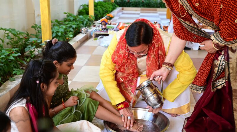 सीएम धामी ने मुख्यमंत्री आवास में  शकिया कन्या पूजन, प्रदेश की खुशहाली की कामना