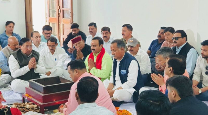 देहरादून में भाजपा कार्यालय का विस्तार, हवन पूजन से हुआ शुभारंभ, प्रदेश अध्यक्ष महेंद्र भट्ट ने कहा- जीत का क्रम रहेगा जारी, 27 में धामी के नेतृत्व में लगाएंगे हैट्रिक