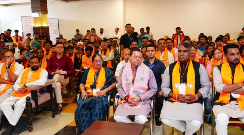 मुख्यमंत्री  धामी ने सुना ‘मन की बात’ का 132वां एपिसोड- जनप्रतिनिधियों संग साझा किए विचार, कहा – उत्तराखंड को ऑल-सीजन टूरिज्म हब बनाने की दिशा में तेजी से हो रहा काम