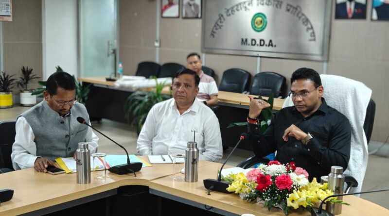 देहरादून मास्टर प्लान 2041 को लेकर एमडीडीए ने तेज की कवायद, सचिव आवास डॉ. आर. राजेश की अध्यक्षता में प्राधिकरण उपाध्यक्ष तिवारी के साथ मास्टर प्लान पर हुआ मंथन, अंतिम रूप देने के निर्देश