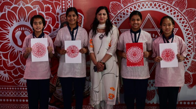 दून पुस्तक महोत्सव में बच्चों ने उकेरे ऐपण के रंग- ज्योति जोशी ने  उत्तराखण्डी लोकजीवन में ऐपण कला के महत्व की दी जानकारी