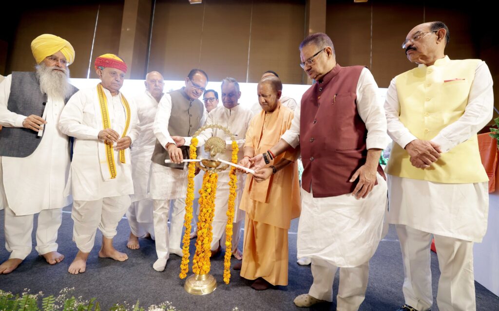 लखनऊ में  आयोजित उत्तर क्षेत्रीय कृषि सम्मेलन के शुभारम्भ कार्यक्रम में शामिल हुए कृषि मंत्री जोशी,व्यापक निवेश के माध्यम से कृषि एवं उद्यानिकी प्रमुख रूप से किया जा रहा चहुंमुखी विकास  
