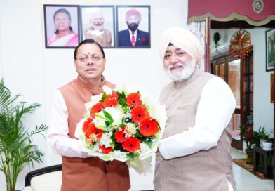 सीएम धामी से की नरेंद्र बिंद्रा ने मुलाकात , हेमकुंट साहिब यात्रा के पहले जत्थे के विदाई समारोह में शामिल होने का  दिया निमंत्रण