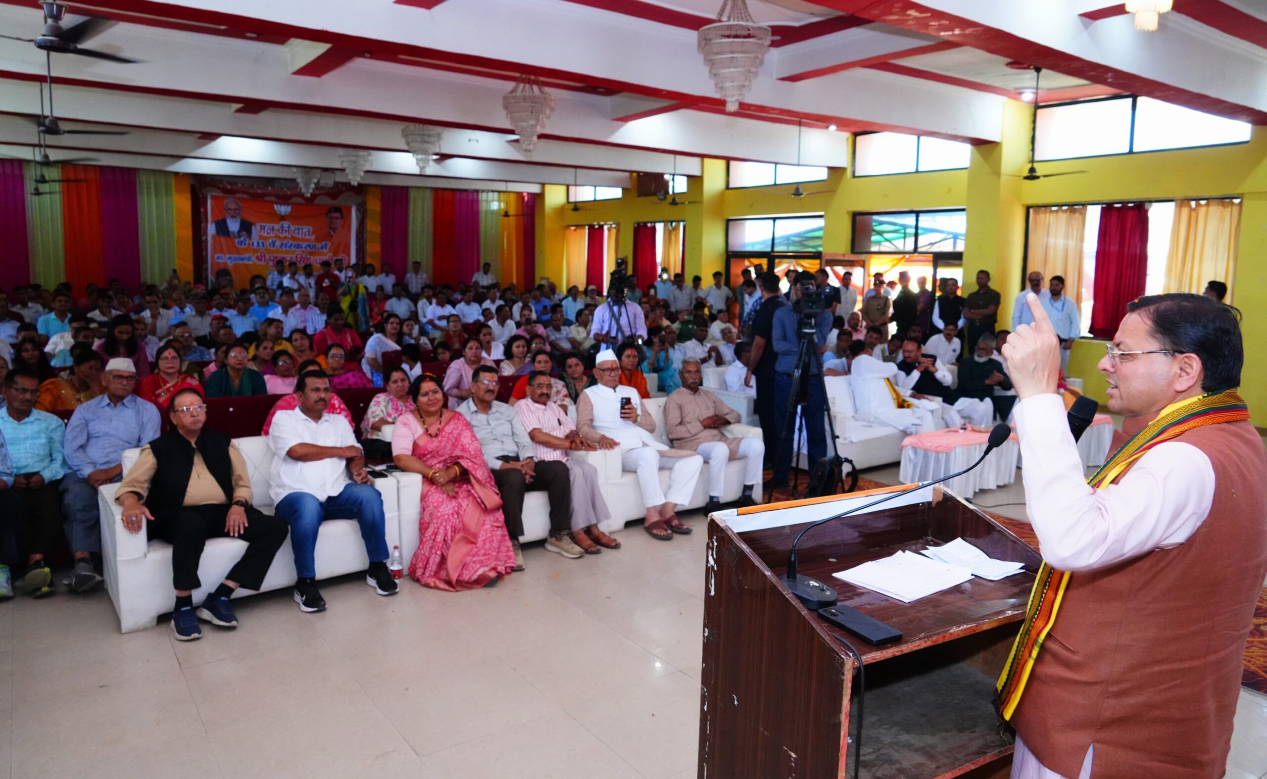 मुख्यमंत्री धामी ने सुना प्रधानमंत्री के ‘मन की बात’ का 133वाँ संस्करण , कहा – इस कार्यक्रम से मिलती है आगे बढ़ने की प्रेरणा 