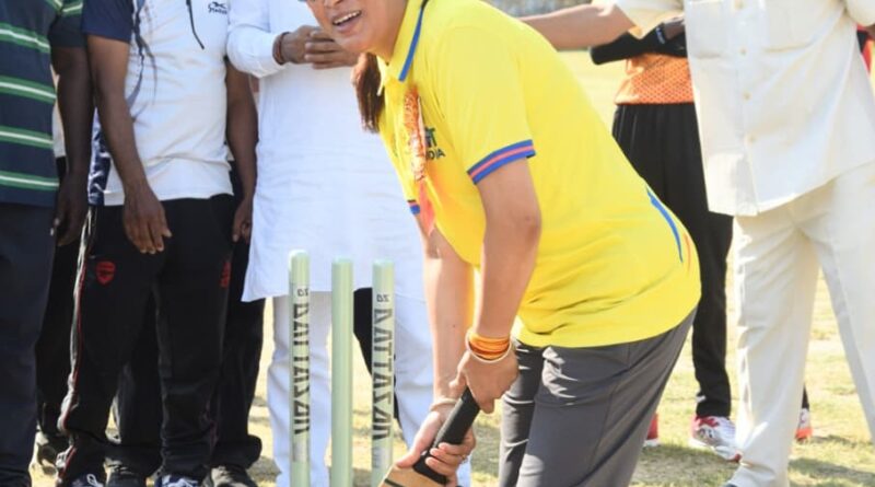 खेल मंत्री रेखा आर्या ने किया   टेनिस बॉल क्रिकेट प्रतियोगिता का भव्य आगाज़,  कहा -उत्तराखंड सरकार खेल और खिलाड़ियों के विकास के लिए पूरी तरह प्रतिबद्ध