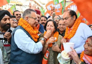 मसूरी में जमकर मना  बंगाल और असम में भाजपा की ऐतिहासिक जीत का जश्न – कैबिनेट मंत्री जोशी ने पार्टी पदाधिकारियों को  मिठाई खिलाकर दी जीत की बधाई