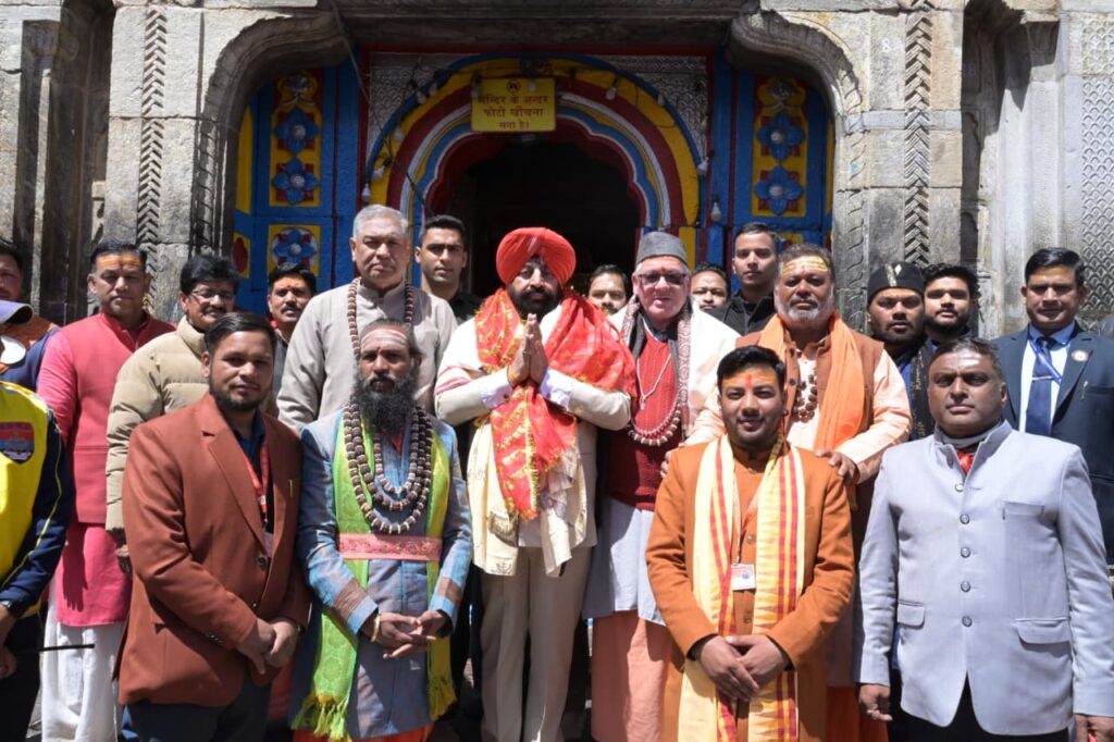 केदारनाथ धाम पहुंचे राज्यपाल ,दर्शन कर पुनर्निर्माण कार्यों एवं यात्रा व्यवस्थाओं का लिया जायजा,   श्रद्धालुओं से किया संवाद, स्वच्छता एवं सुगम यात्रा व्यवस्था पर दिया विशेष जोर , बदरीनाथ धाम में भी की पूजा अर्चना